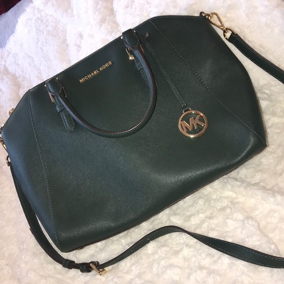 Arriba 94+ imagen michael kors hunter green purse Thptnganamst.edu.vn